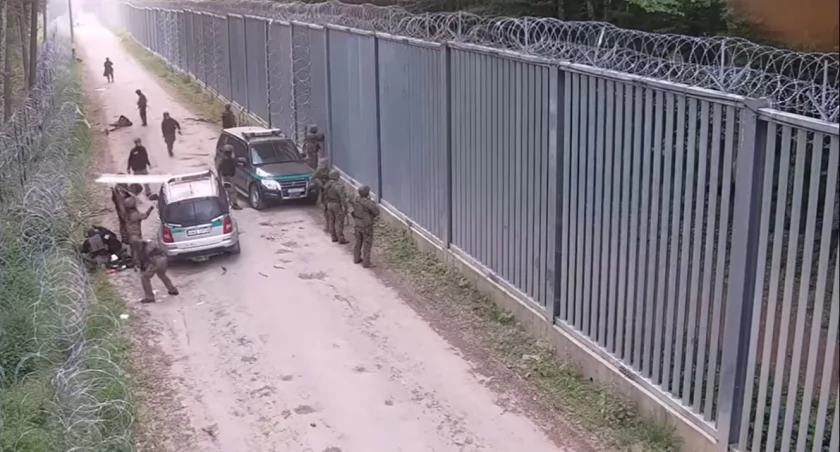 Zdjęcie z ataku nielegalnych migrantów na polskich żołnierzy/ zrzut ekranu z YiuTube.com Straż Graniczna