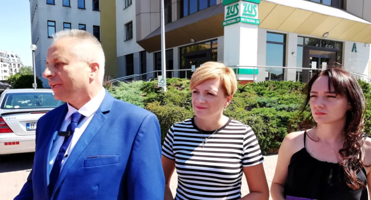 Briefing prasowy Nowej Lewicy przed siedzibą ZUS / Foto: Piotr Walczak