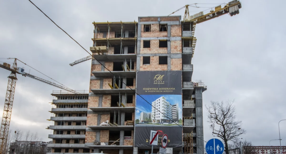 Zdjęcie budowanego bloku wielorodzinnego w Białymstoku/ DDB