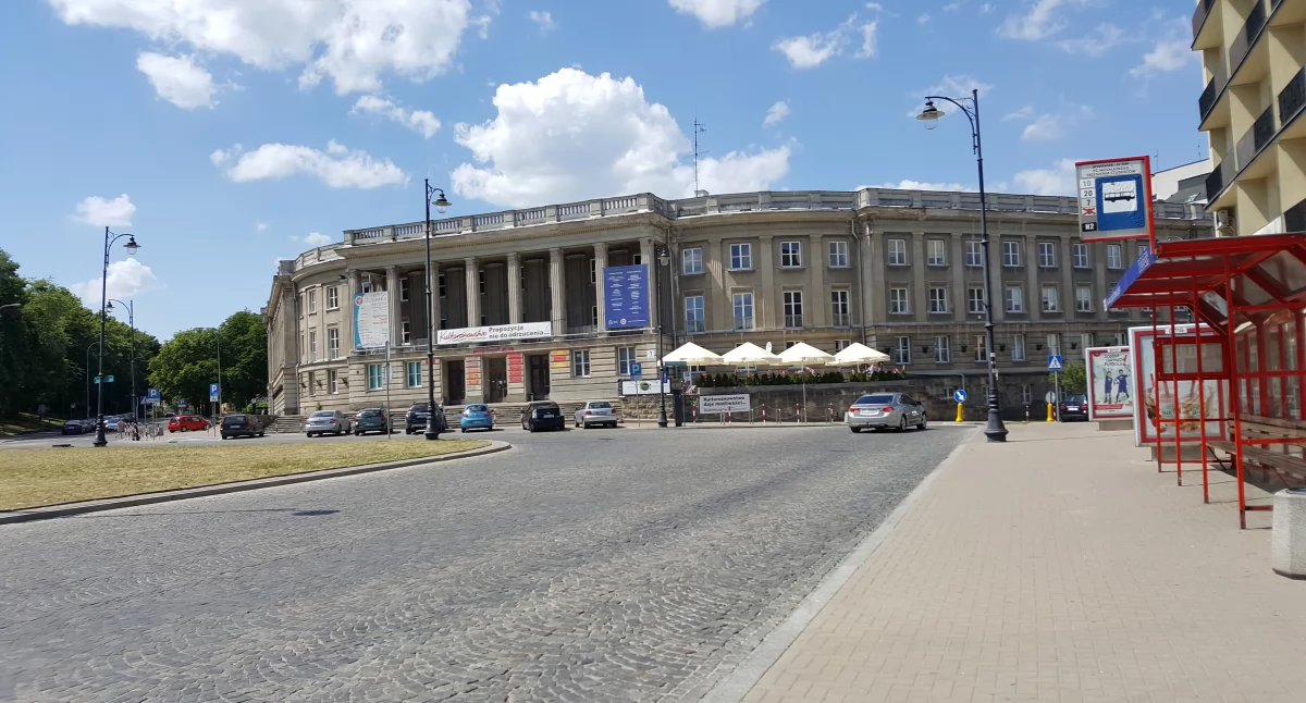Zdjęcie budynku UwB na Placu NZS w Białymstoku/ DDB