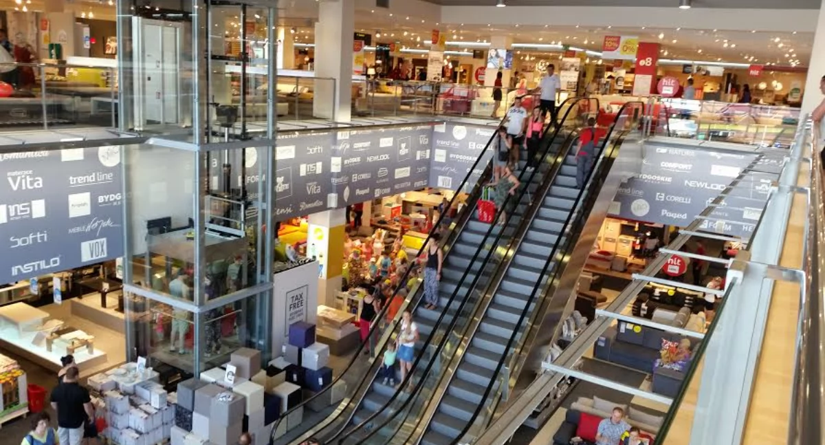 Zdjęcie wnętrza galerii handlowej/ DDB