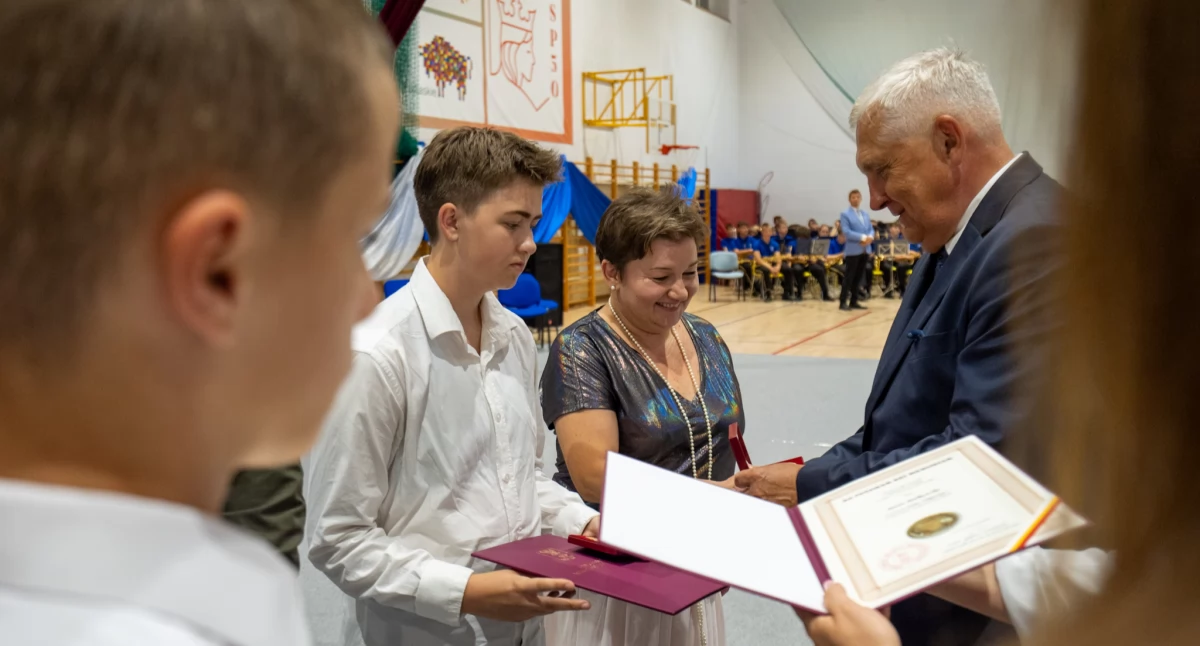 Zdjęcie osób odbierających medale/ bialystok.pl