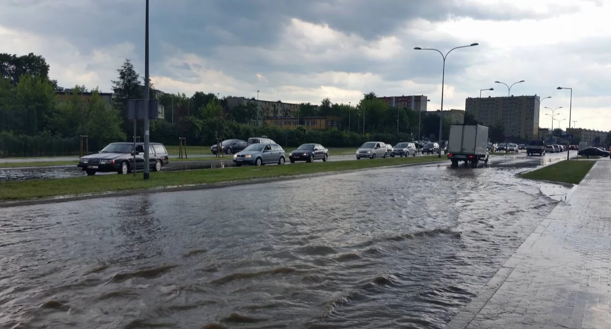 Zdjęcie zalanej ulicy w Białymstoku/ Fakty Białystok