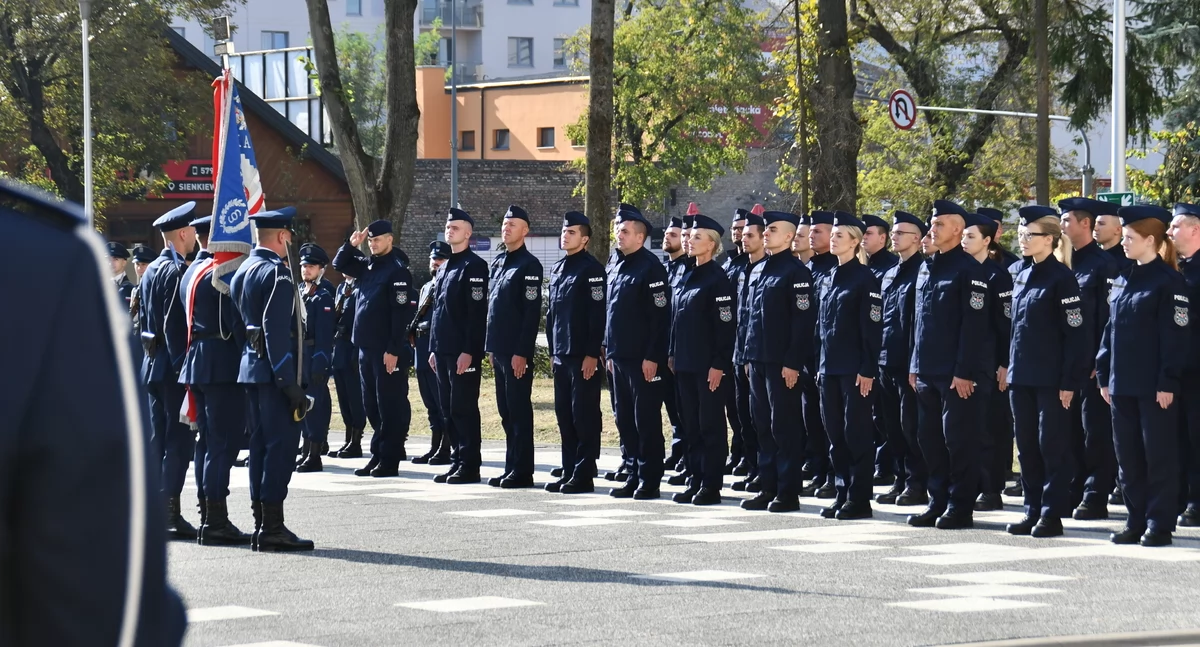 Zdjęcie policjantów składających przysięgę/ podlaska.policja.gov.pl