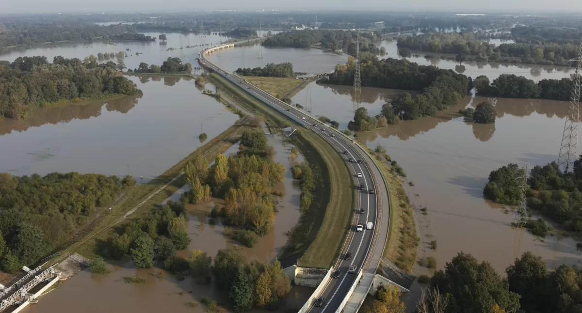Zdjęcie wylanej rzeki/ Twitter.com RZGW Wrocław