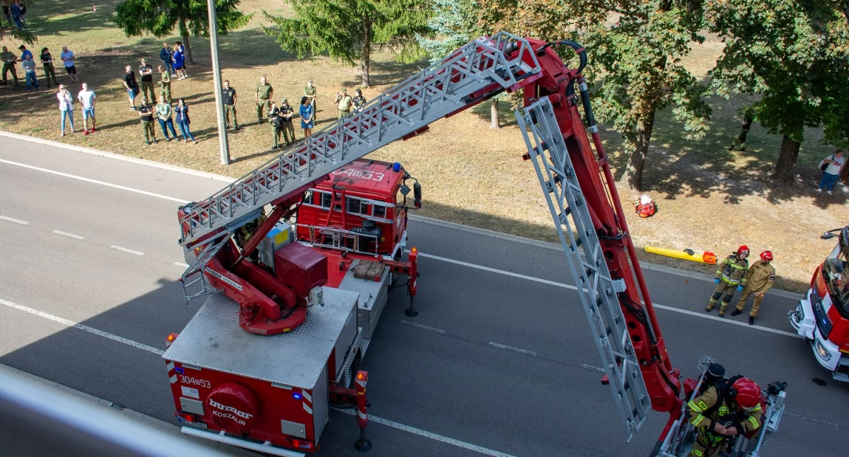 Zdjęcie ćwiczeń strażników granicznych i strażaków na terenie POSG w Białymstoku/ SG