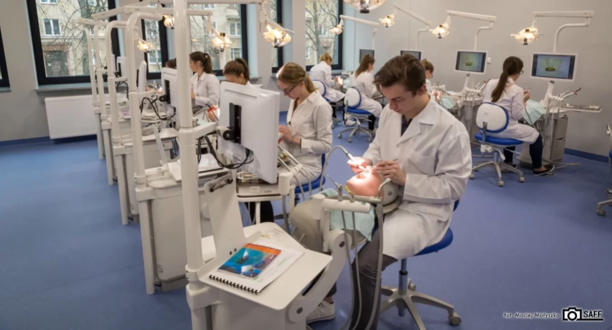 Zdjęcie studentów UMB/ mat pras. UMB
