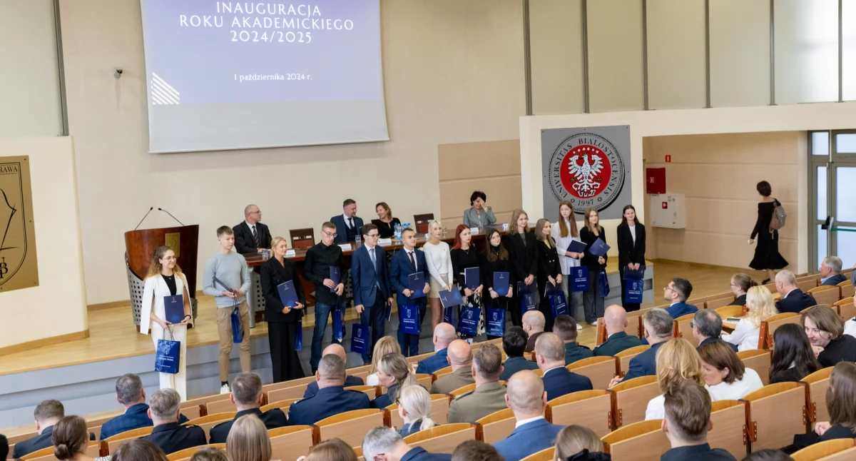 Zdjęcie studentów UwB podczas rozpoczęcia roku akademickiego/ podlaskie.eu