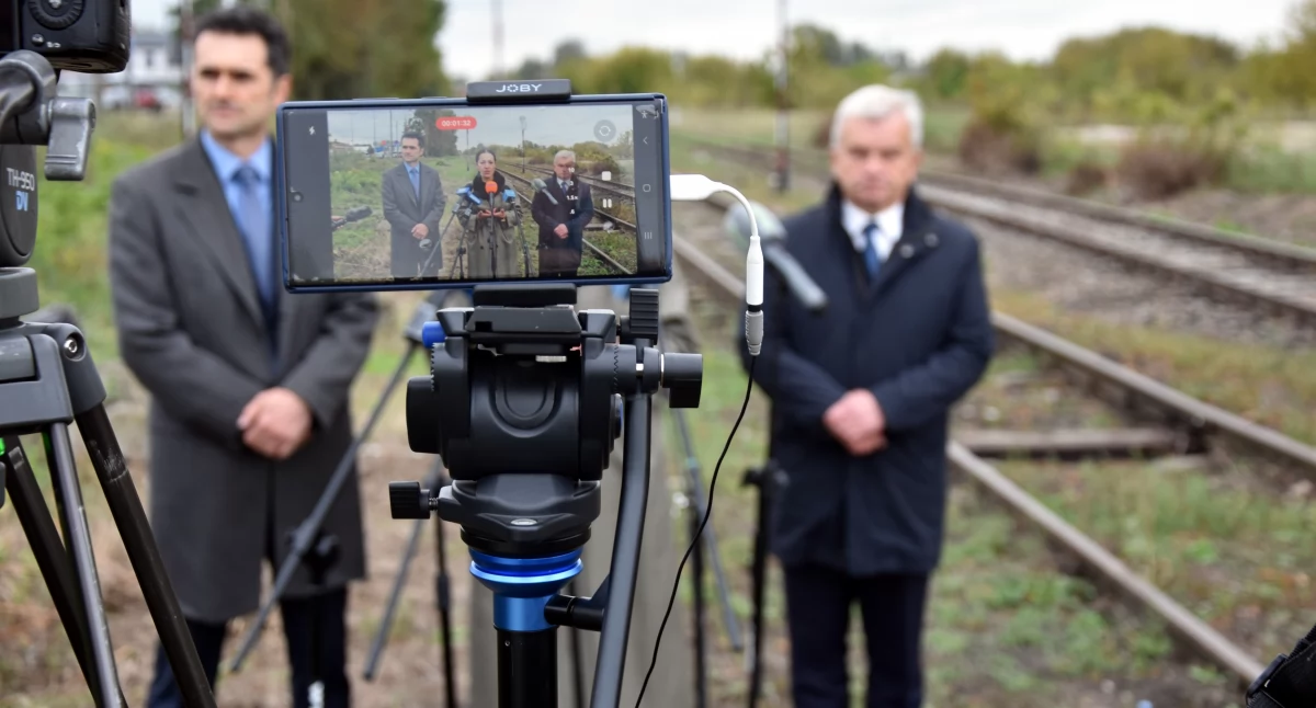Zdjęcie z konferencji prasowej poświęconej budowie połączenia kolejowego Białystok - Łomża/ podlaskie.eu