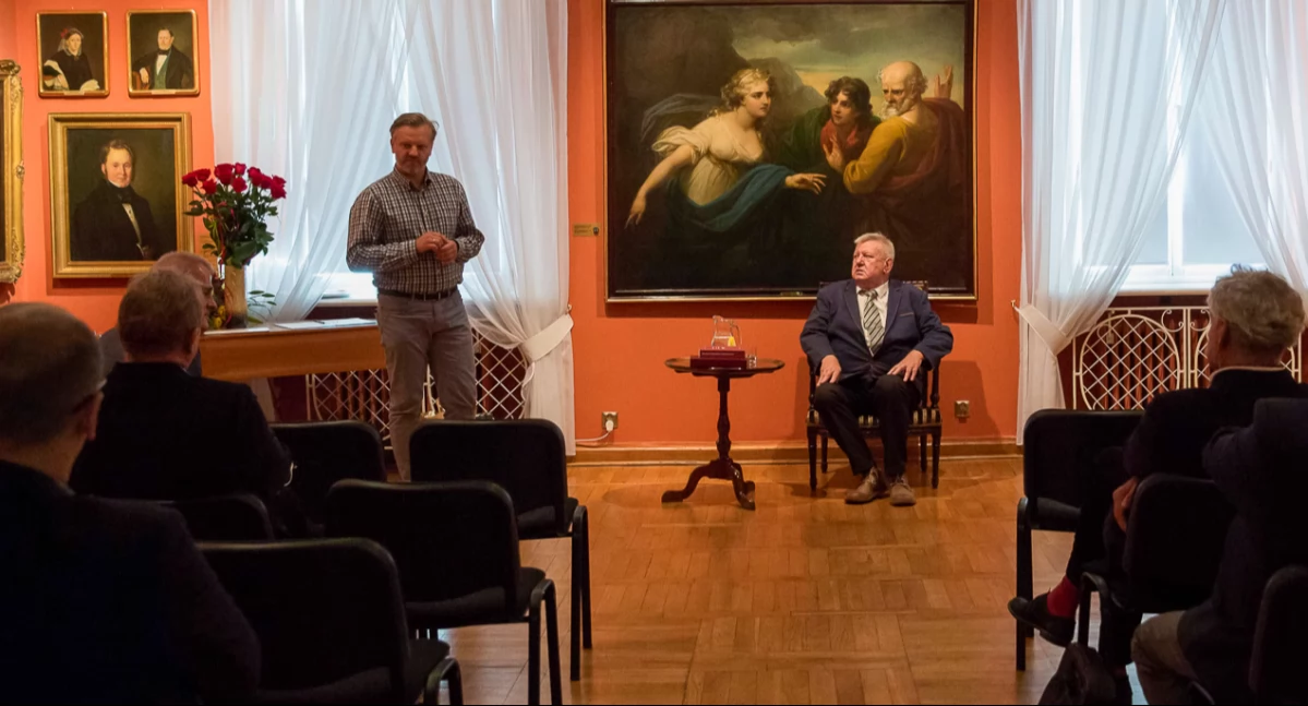 Zdjęcie ze spotkania z prof. Józefem Maroszkiem w Muzeum Podlaskim/ Muzeum Podlaskie
