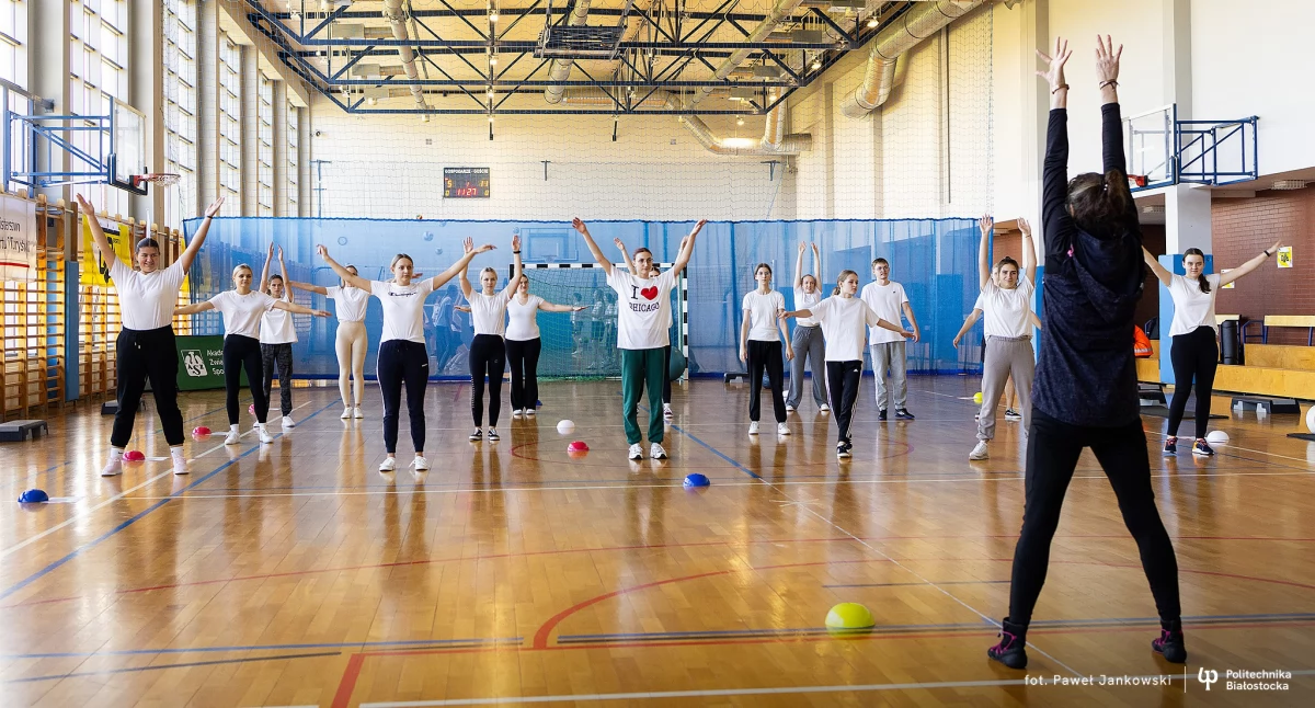 Zdjęcie uczestników Akademickiej Doby Sportu na hali sportowej Politechniki Białostockiej/ Paweł Jankowski