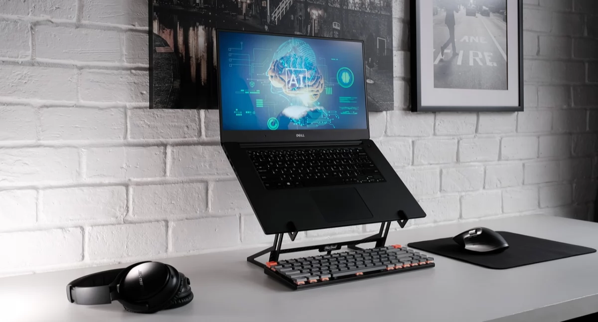 Zdjęcie laptopa na biurku/ Pixabay.com