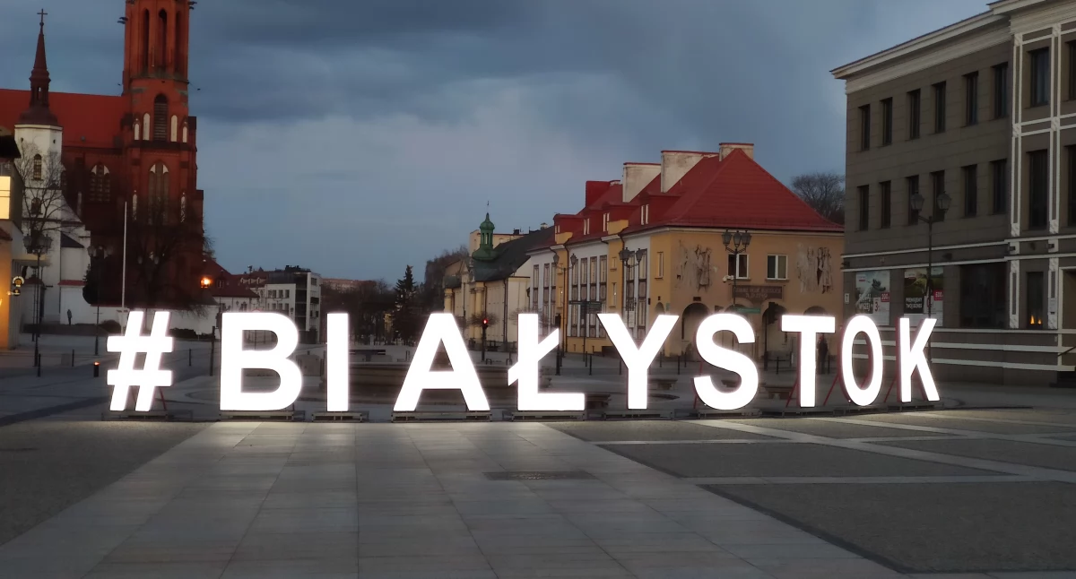 Zdjęcie napisu #Białystok na Rynku Kościuszki w Białymstoku/ Fakty Białystok