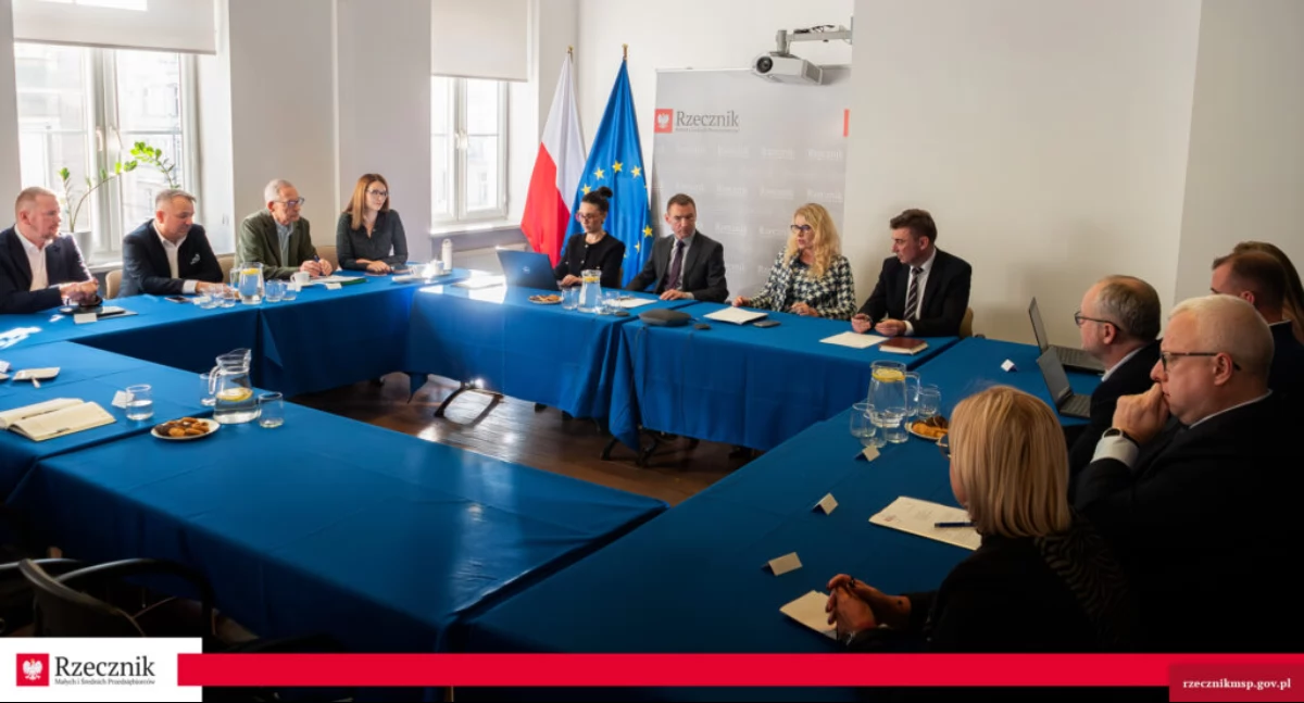 Zdjęcie ze spotkania branży aptekarskiej z Rzecznikiem MŚP przy okrągłym stole/ Rzecznik MŚP