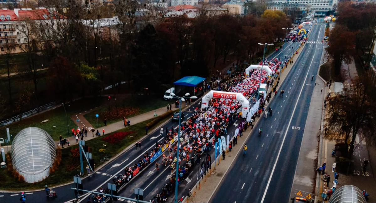 Zdjęcie biegaczy w Święto Niepodległości/ podlaskie.eu