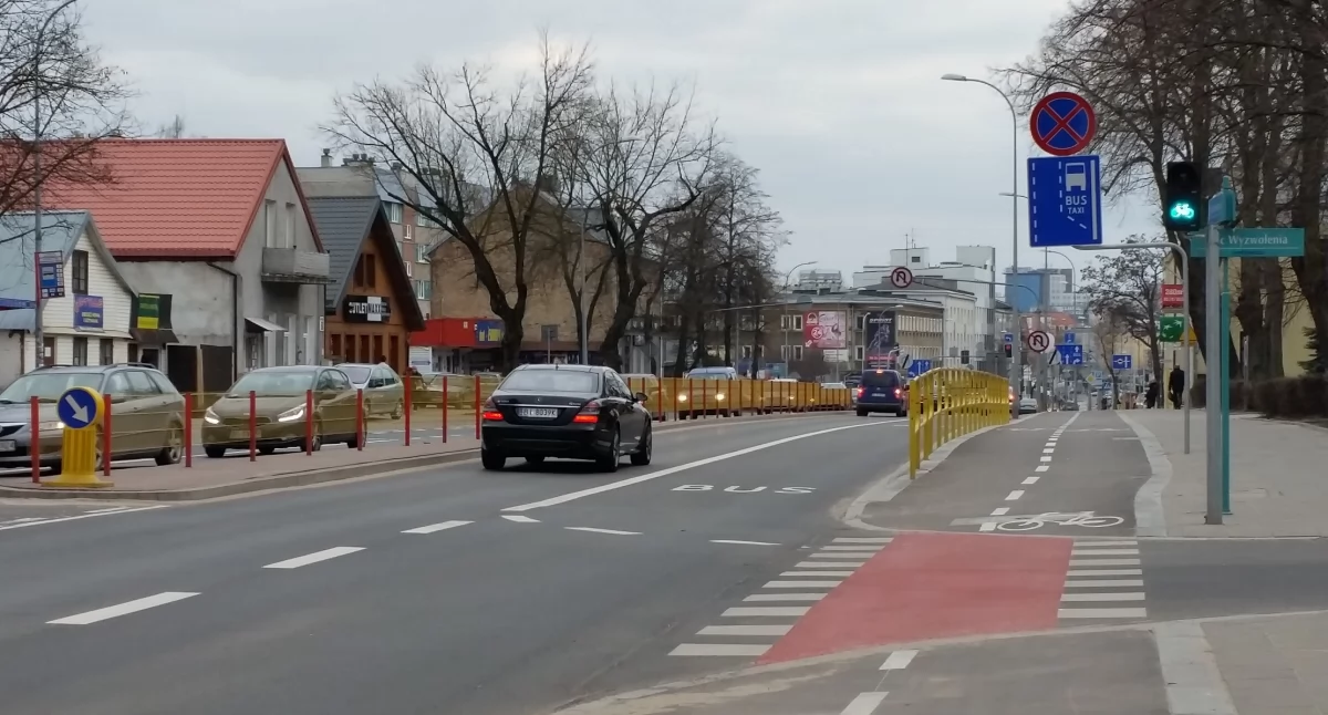 Zdjęcie samochodów na ulicy w Białymstoku/ Fakty Białystok