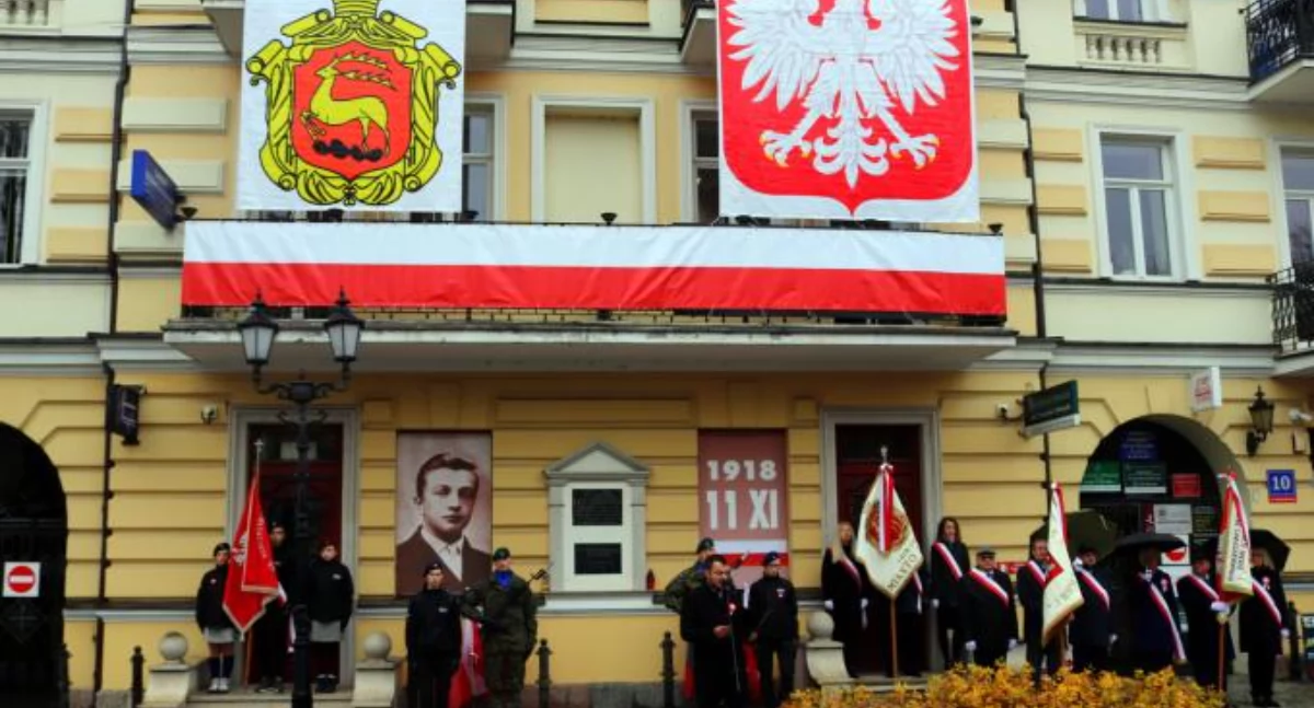 Zdjęcie ilustracyjne z obchodów Święta Niepodległości w Łomży/ UM w Łomży