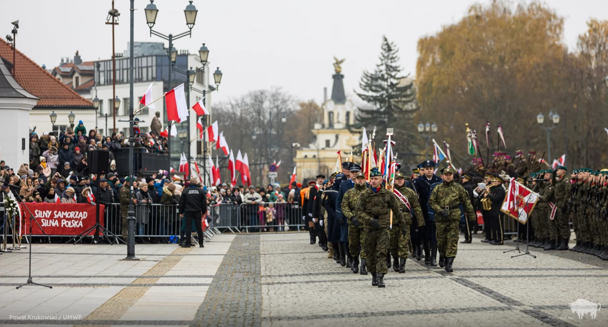 Zdjęcie żołnierzy na uroczystościach Święta Niepodległości w Białymstoku/ podlaskie.eu