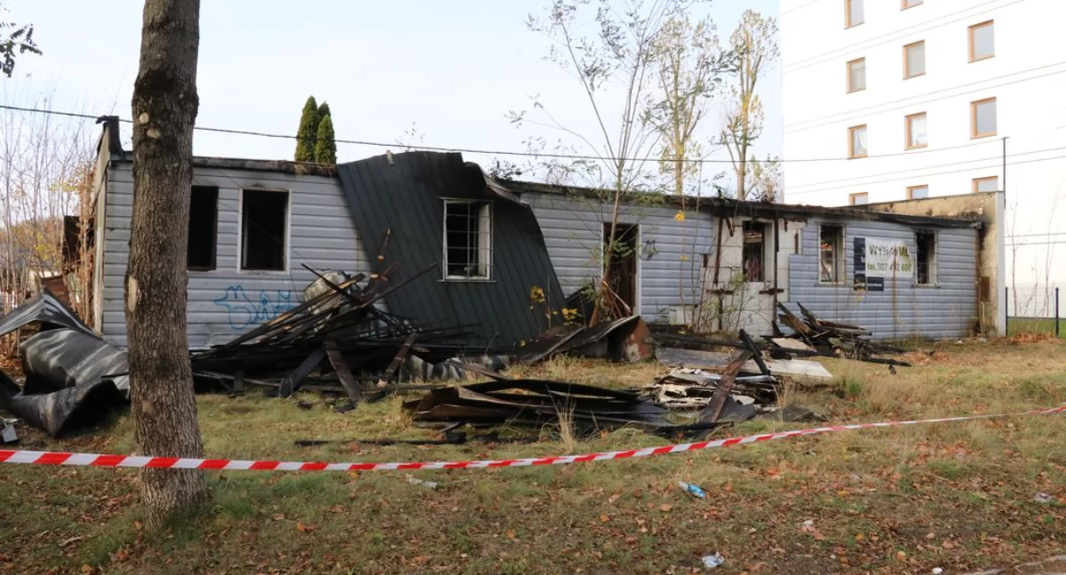 Zdjęcie spalonego budynku/ podlaska.policja.gov.pl