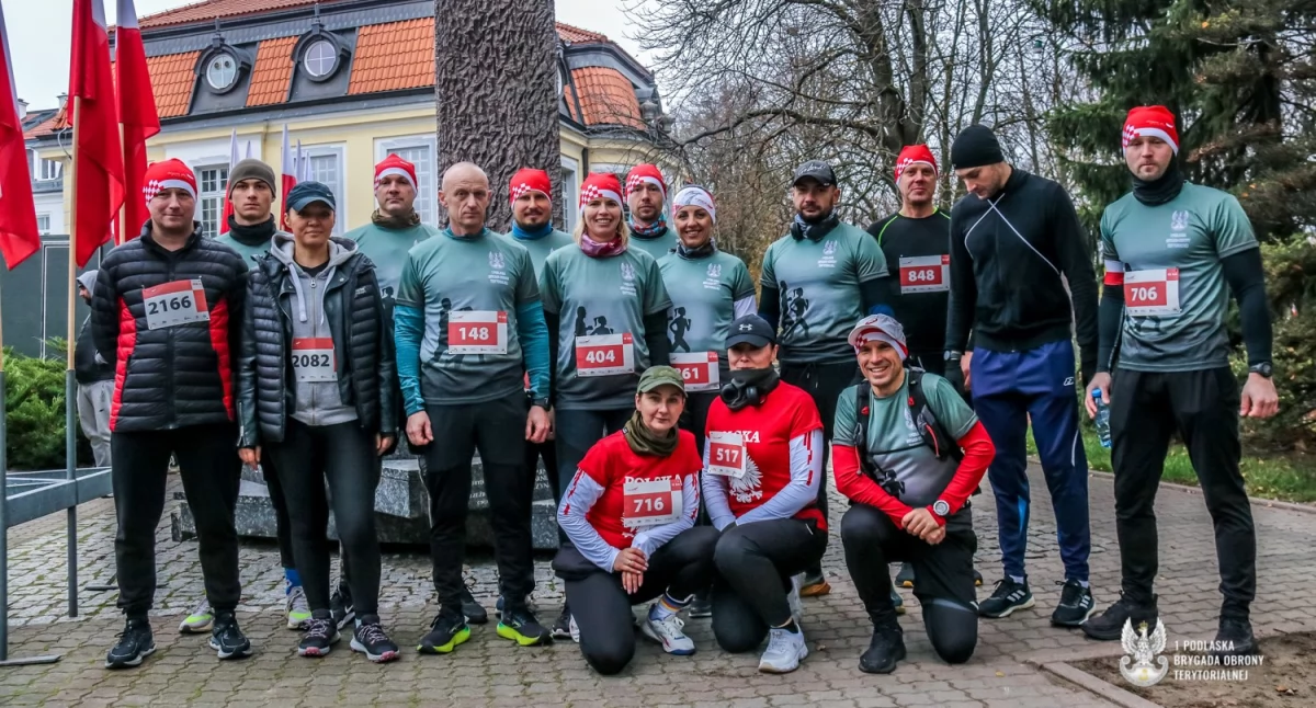 Zdjęcie trytorialsów biorących udział w biegu „Biegnę dla Niepodległej”/ 1PBOT