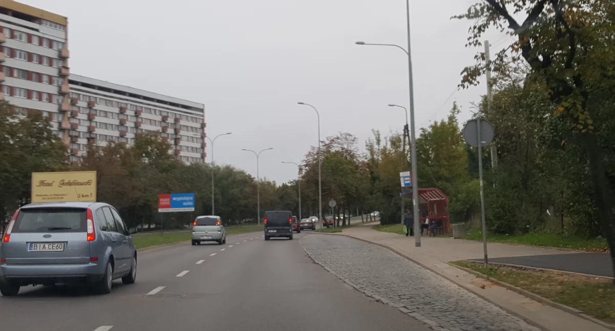 Zdjęcie samochodów na ulicy w Białymstoku/ Fakty Białystok