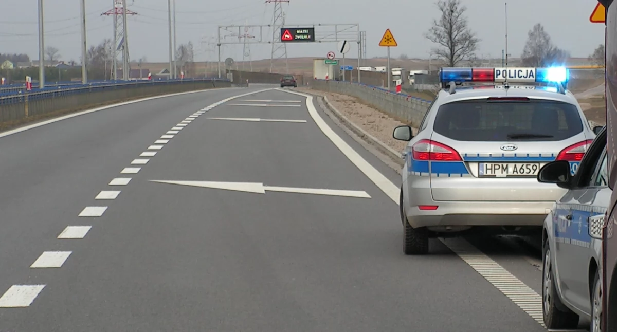 Zdjęcie policyjnych radiowozów/ podlaska.policja.gov.pl