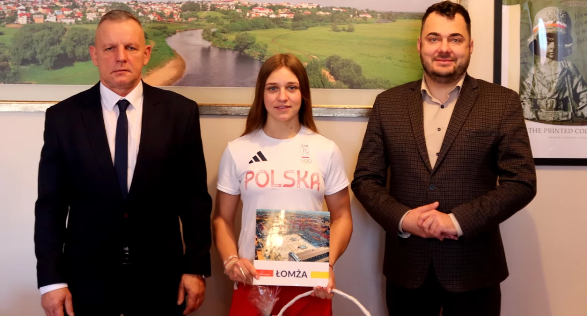 Zdjęcie prezydenta Łomży z Julią Szeremetą/ UM w Łomży