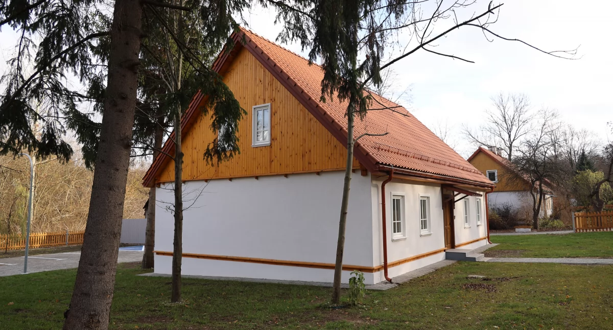Zdjęcie zabytkowej chaty na ul. Suchowolca w Białymstoku/ bialystok.pl