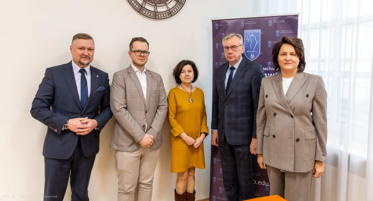 Zdjęcie przedstawicieli Wydziału Prawa UwB i I LO w Łomży/ UwB