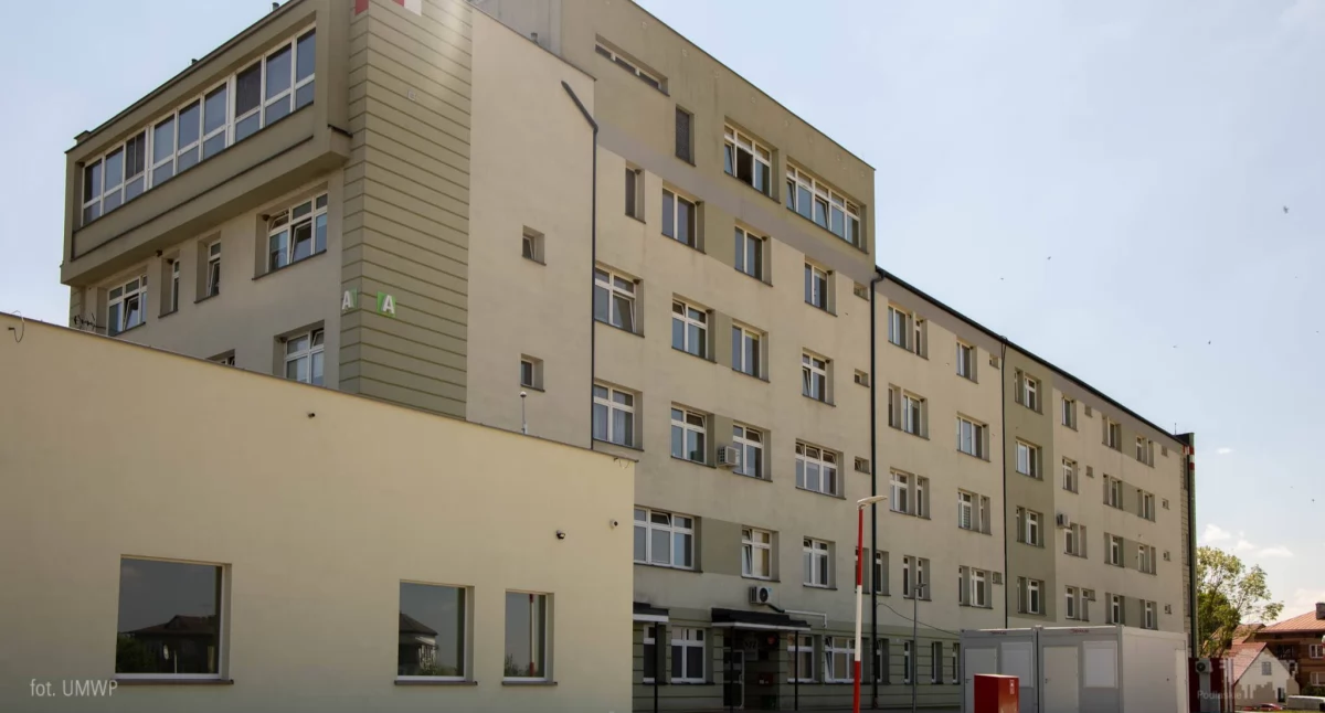 Zdjęcie budynku szpitala w Łapach/ wrotapodlasia.pl