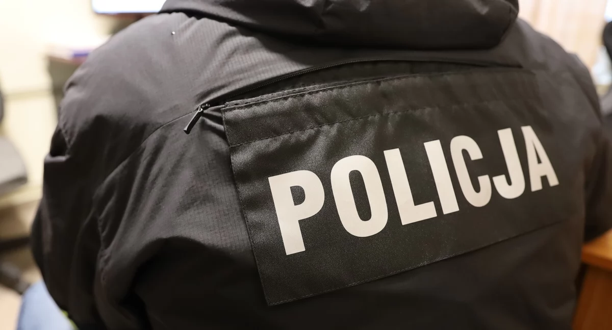 Zdjęcie policjanta w kurtce/ podlaska.policja.gov.pl