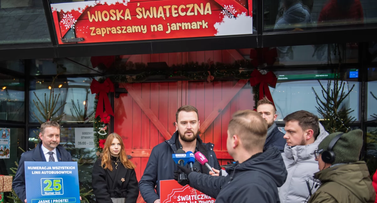 Zdjęcie z konferencji prasowej poświęconej jarmarkowi świątecznemu w PKS Nova/ PKS Nova