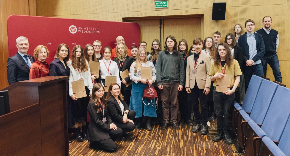 Zdjęcie uczestników programu tutorskiego na UwB