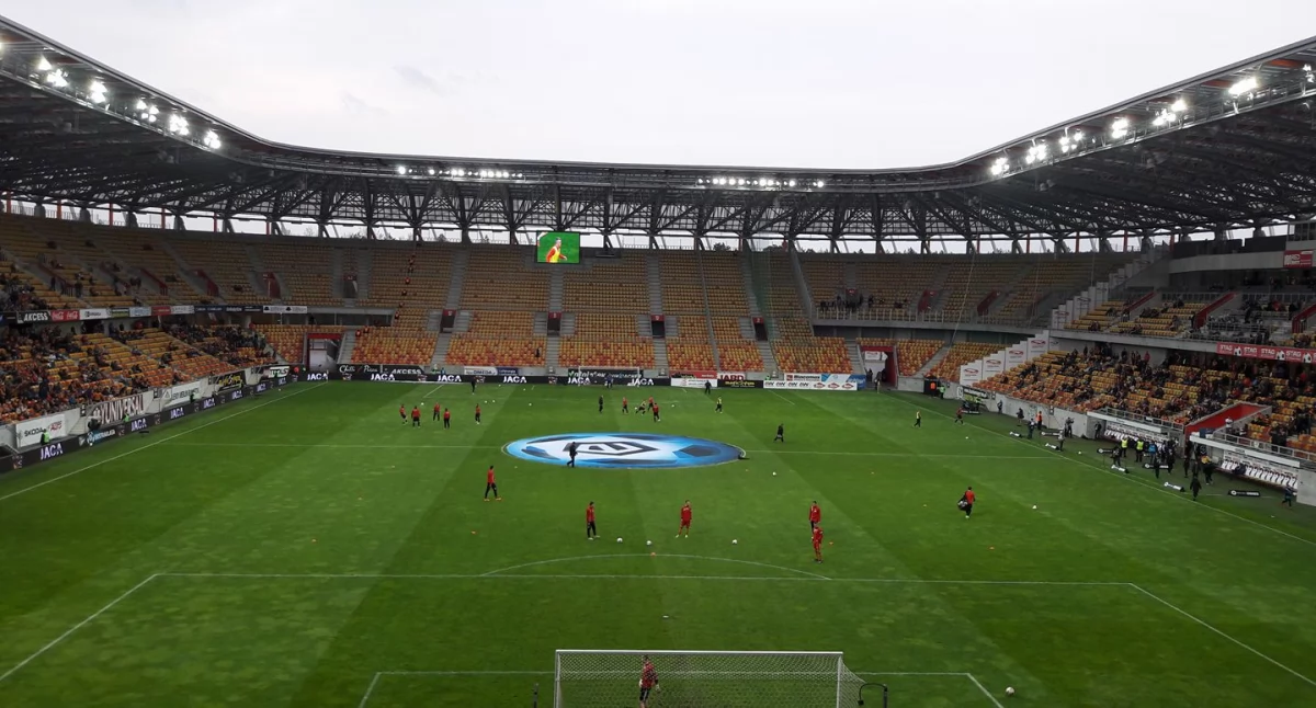 Zdjęcie piłkarzy na stadionie w Białymstoku/ TJ