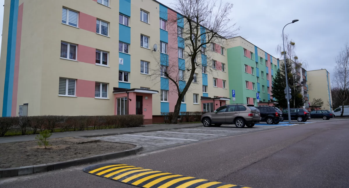 Zdjęcie parkingu na ulicy Rumiankowej w Białymstoku/ bialystok.pl