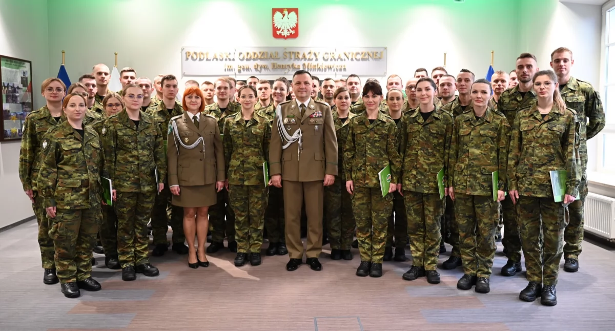 Zdjęcie nowych funkcjonariuszy Straży Granicznej/ SG