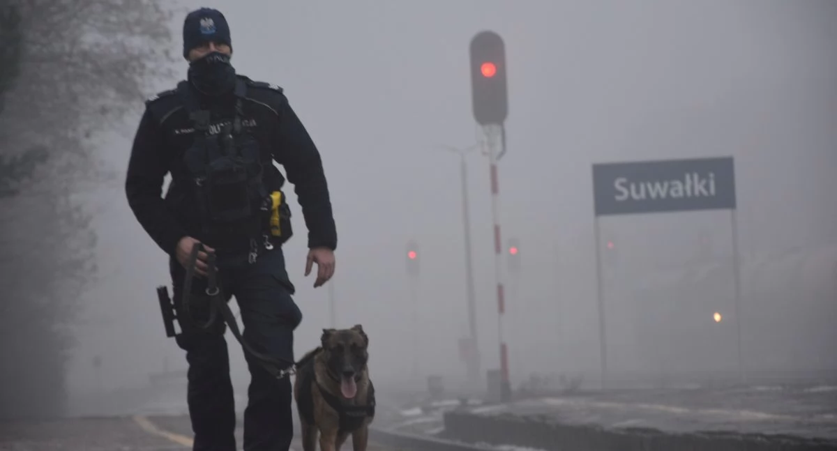 Zdjęcie policjanta z psem/ podlaska.policja.gov.pl