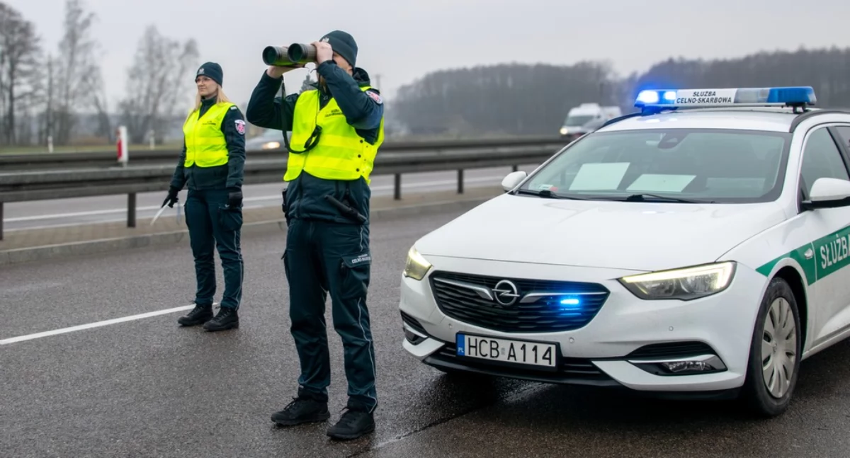Zdjęcie funkcjonariuszy KAS podczas patrolu/ KAS