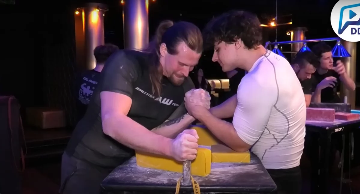 Siłowanie na rękę w Białymstoku. Już w niedzielę! (WIDEO)