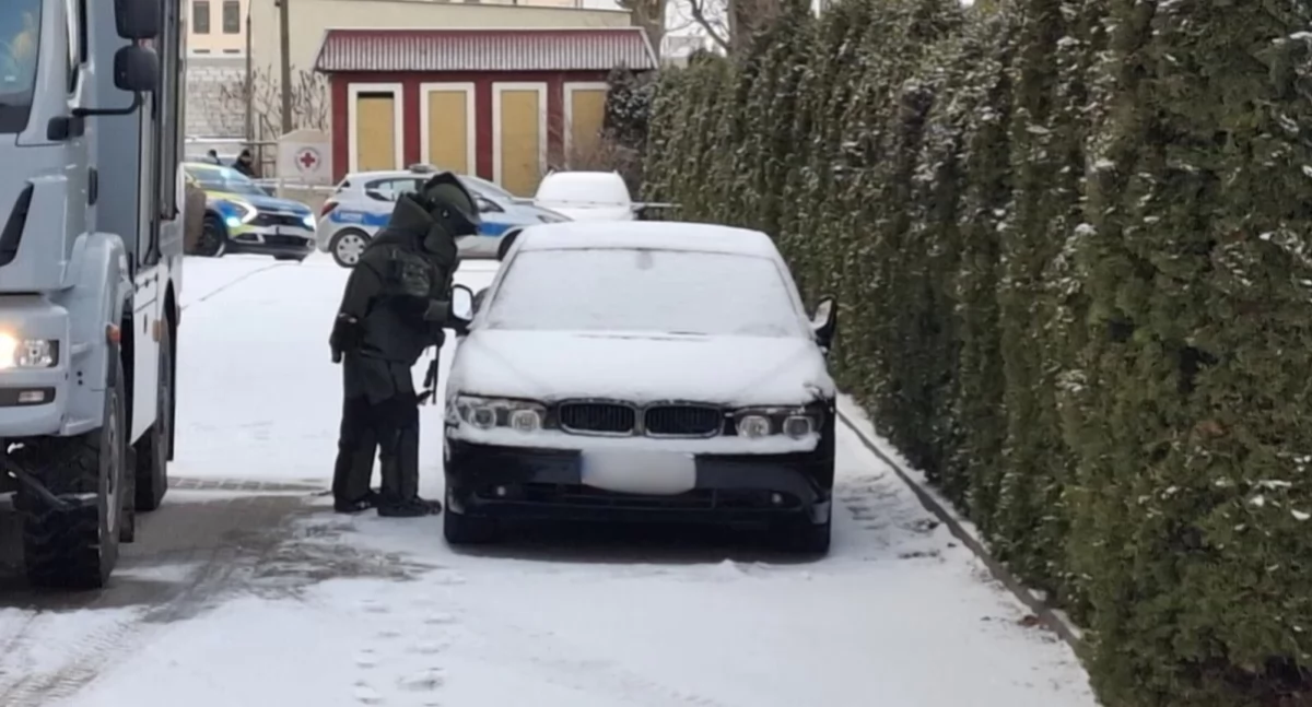Podejrzany pakunek znaleziono pod zaparkowanym autem w Łomży / Foto: podlaska policja