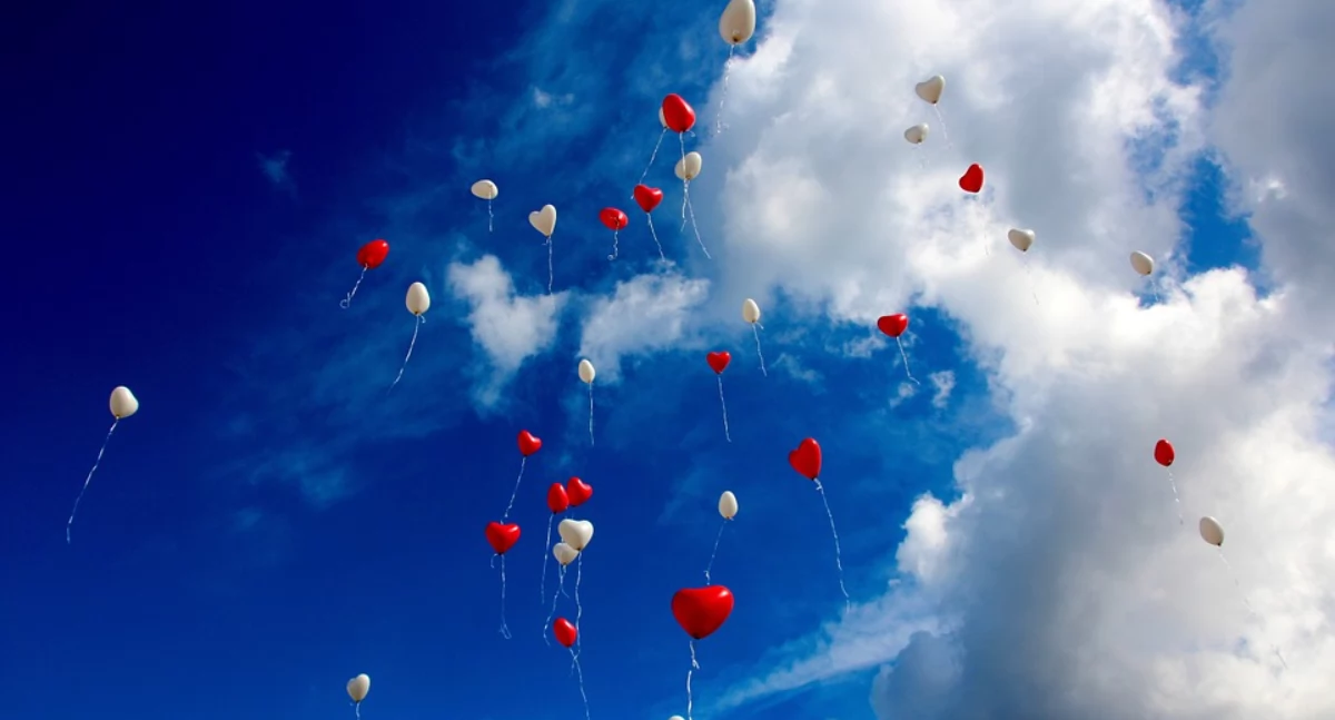 Zdjęcie lecących balonów/ Pixabay.com