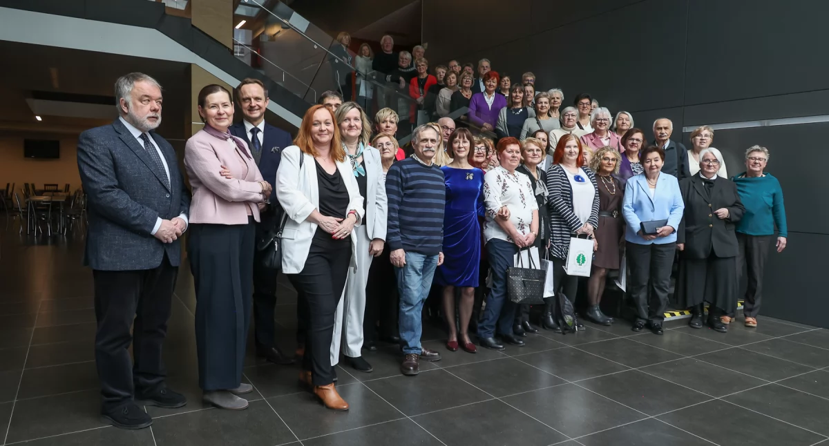 Zdjęcie seniorów Uniwersytetu Psychogeriatrii/ bialystok.pl