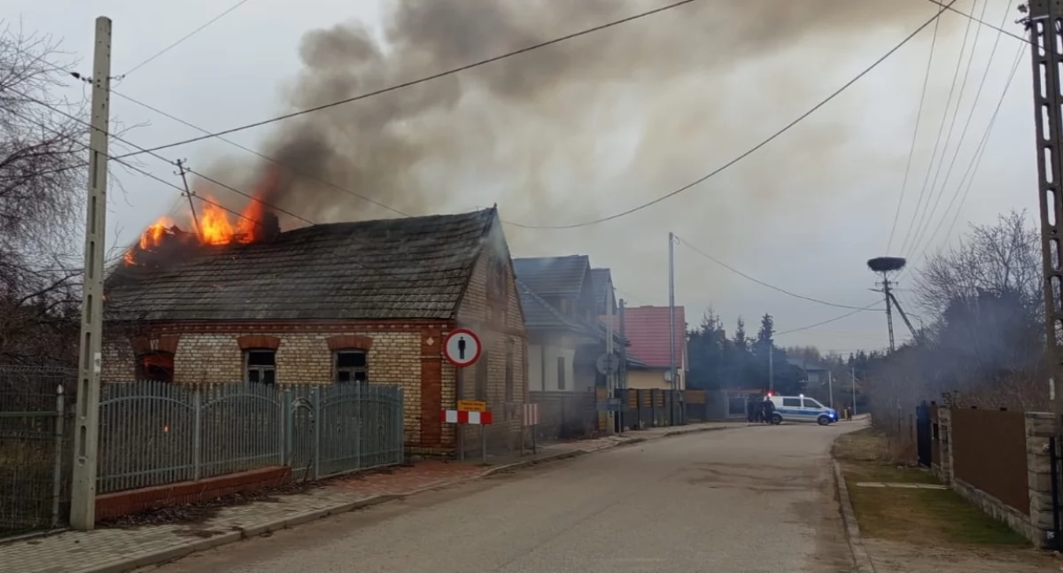 Zdjęcie płonącego pustostanu/ podlaska.policja.gov.pl