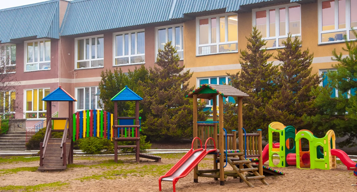 Zdjęcie placu zabaw przy przedszkolu w Białymstoku/ bialystok.pl