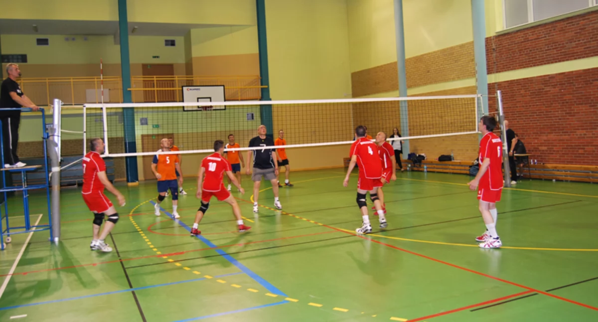 Zdjęcie siatkarzy na sali sportowej/ BOSiR