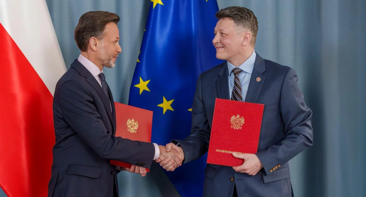 Zdjęcie wojewody podlaskiego i rektora UwB/ PUW
