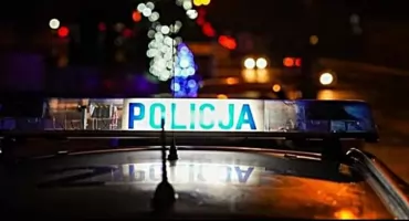 Ukradł kibicowski szalik. Usłyszał zarzut kradzieży rozbójniczej