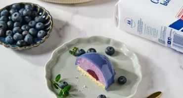 Choć to jeszcze nie sezon, to torcik z borówkami będzie teraz bardzo smakował